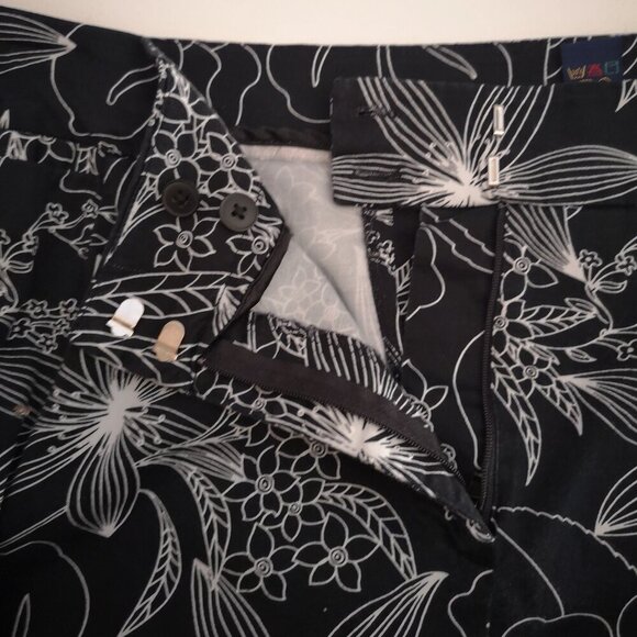 Encore Ladies Size 18 Black & White Flower Patterned Straight Fit Skirt - Picture 6 of 9